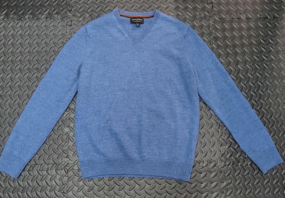 Banana Republic 100% Merino Wool Sweater Men's M Blue V Neck Pullover Preppy